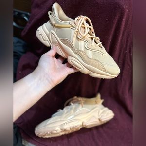 Adidas Ozweego “Glow Orange” Size 5